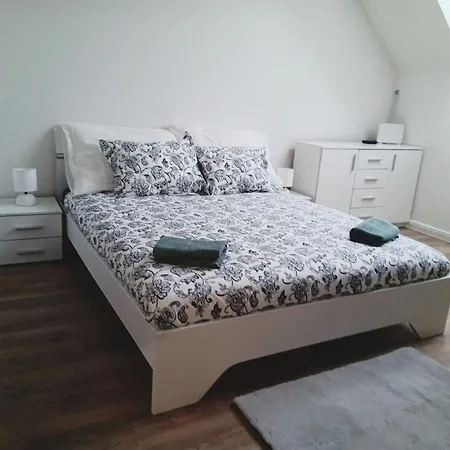 1 Bedroom At 1
