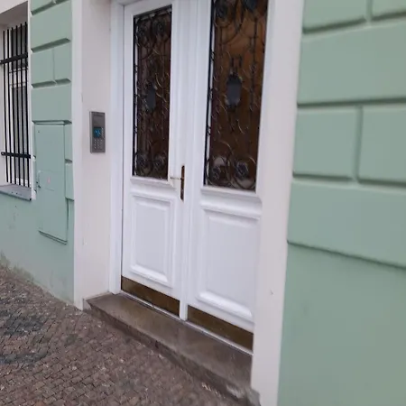 1 Bedroom At 1 *